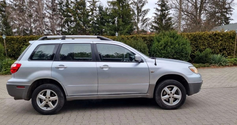 Mitsubishi Outlander cena 9500 przebieg: 277000, rok produkcji 2006 z Łaszczów małe 352